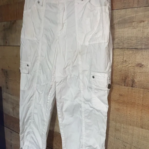 White Cargo Capris with Pockets size 6 - Picture 2 of 5